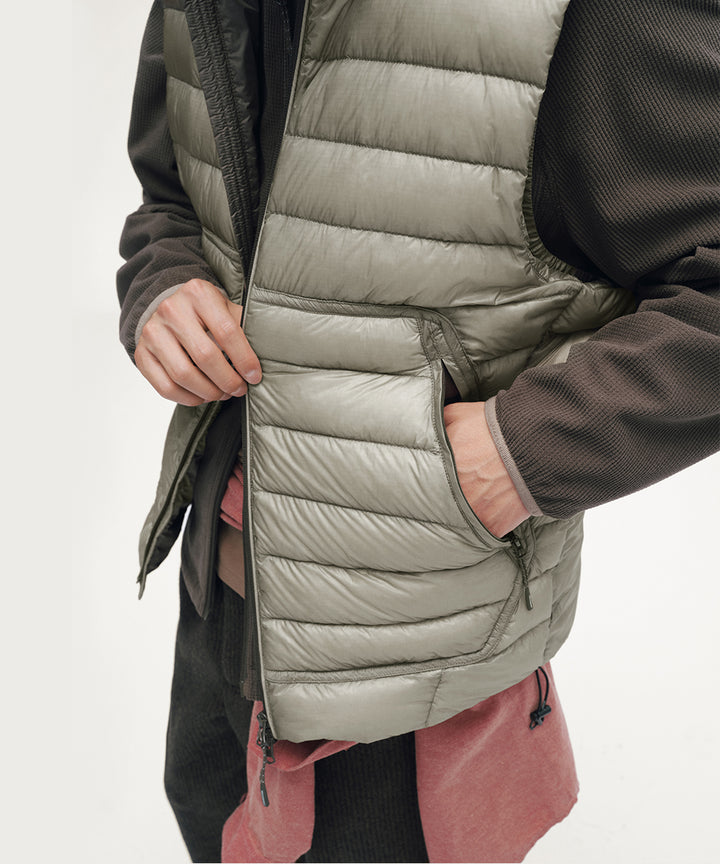 LIGHT DOWN VEST