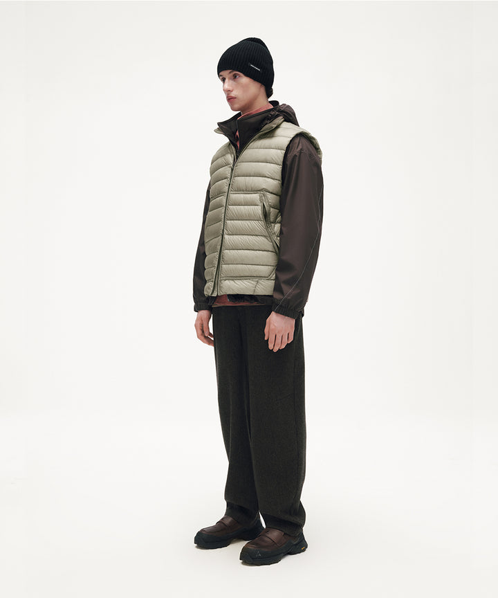 LIGHT DOWN VEST