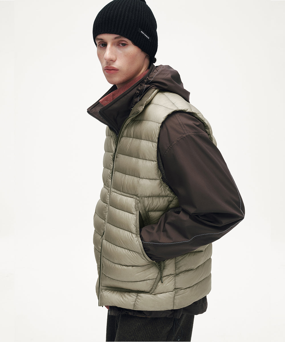 LIGHT DOWN VEST